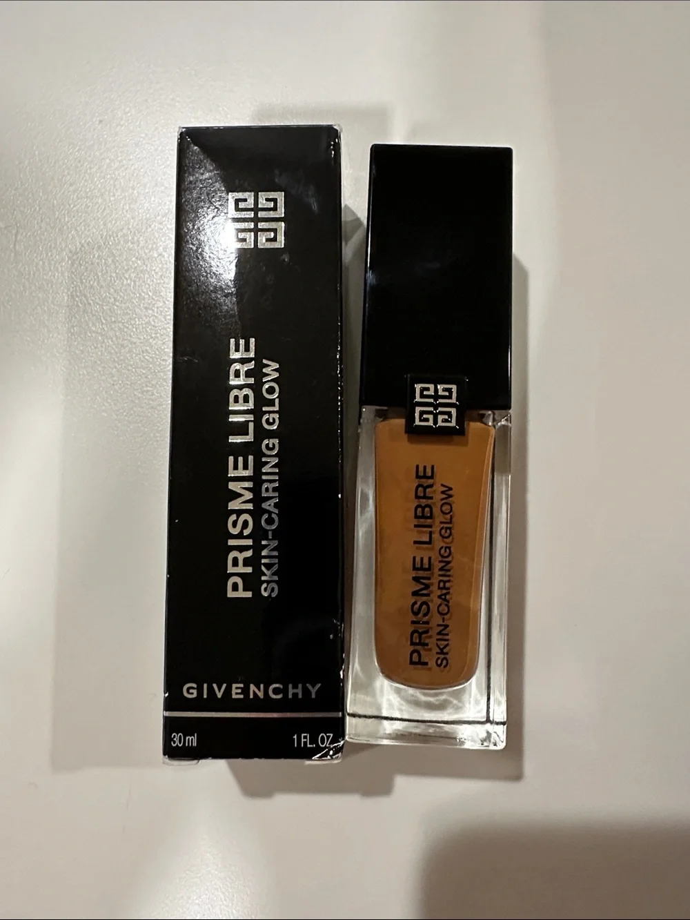 Givenchy Prisme Libre Skin-Caring Glow Foundation - n.6-N405 Brand new